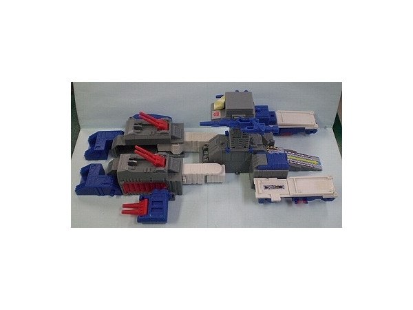 Kabaya Fortress Maximus DX Transformers Trading Kit Metalic Version 1 Gum Kit Revealed  (3 of 7)